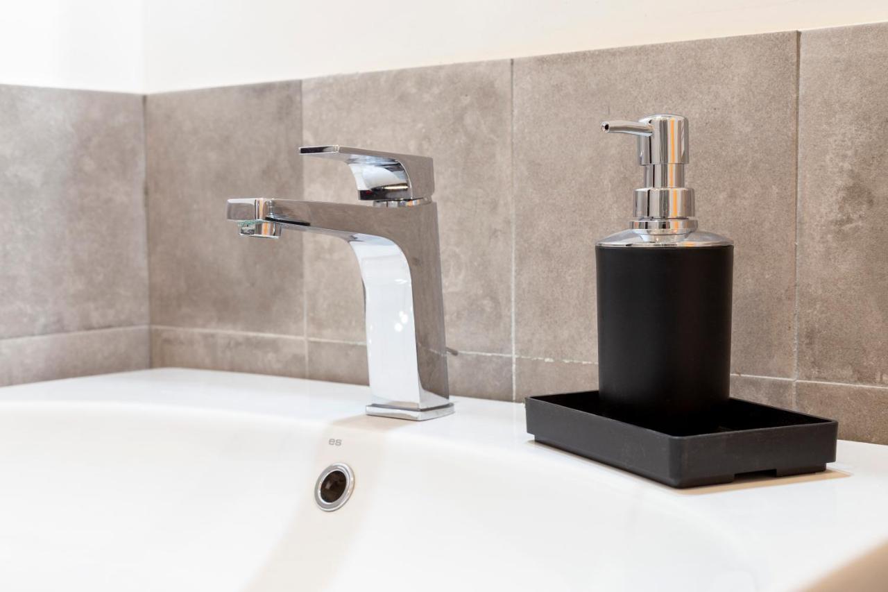 Pregiata Camera Con Bagno Privato - Blu Di Persia ตรีเอสเต ภายนอก รูปภาพ