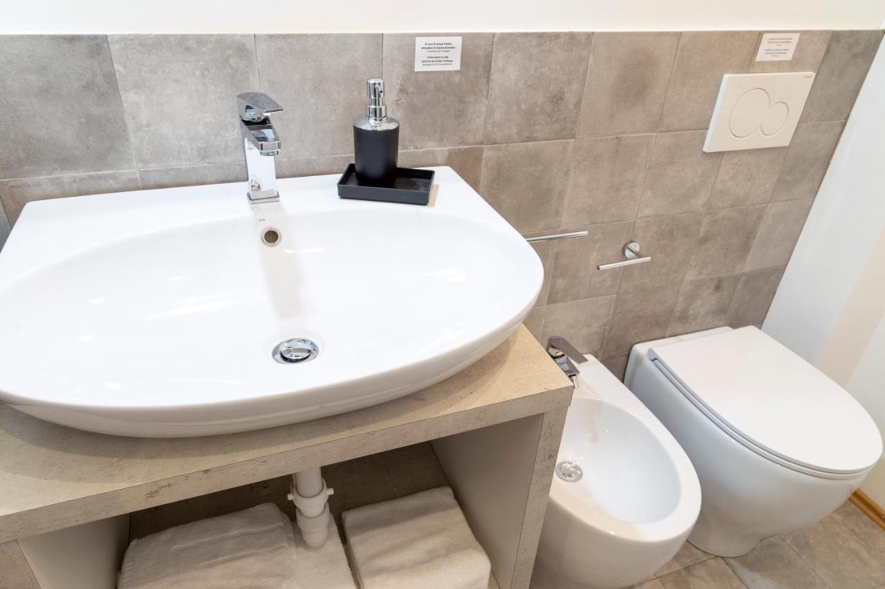 Pregiata Camera Con Bagno Privato - Blu Di Persia ตรีเอสเต ภายนอก รูปภาพ